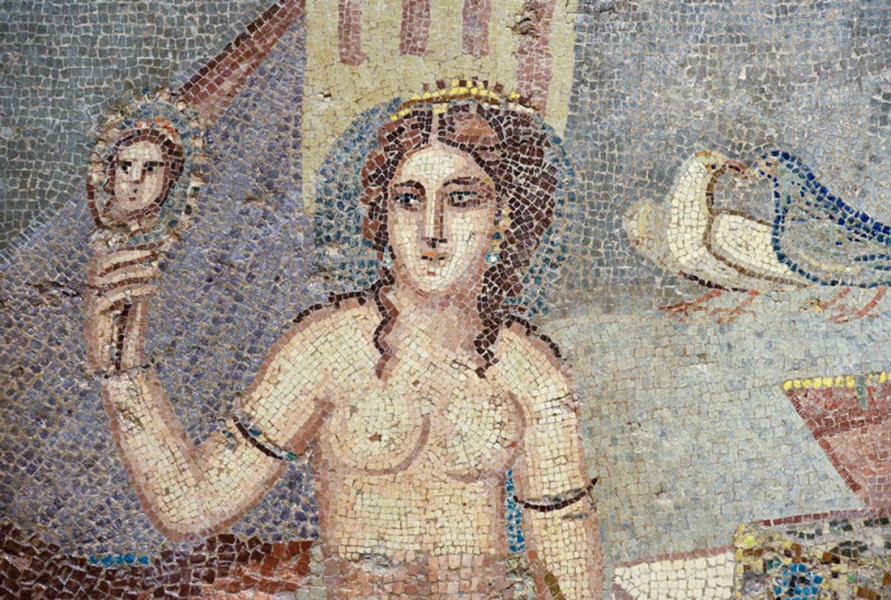 Ἀ&phi;&rho;&omicron;&delta;ί&tau;&eta; &mu;ὲ &kappa;&alpha;&theta;&rho;έ&pi;&tau;&eta;
