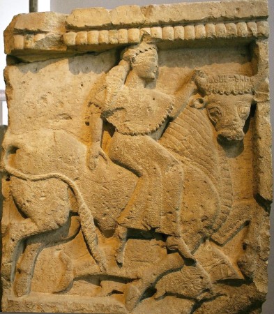 Ὁ &Zeta;&epsilon;ῦ&sigmaf; &mu;&epsilon;&tau;&alpha;&phi;έ&rho;&epsilon;&iota; &tau;ὴ&nu; &Epsilon;ὐ&rho;ώ&pi;&eta;, ἀ&nu;ά&gamma;&lambda;&upsilon;&phi;&omicron;