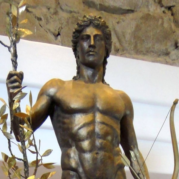 Ἀ&pi;ό&lambda;&lambda;&omega;&nu; Ἰ&alpha;&tau;&rho;ό&sigmaf;