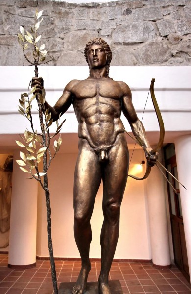 Ἀ&pi;ό&lambda;&lambda;&omega;&nu; Ἰ&alpha;&tau;&rho;ό&sigmaf;