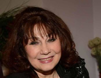 &Xi;έ&nu;&iota;&alpha; &Gamma;&epsilon;&omega;&rho;&gamma;&iota;ά&delta;&omicron;&upsilon;